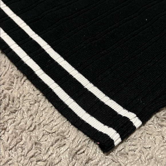 Lizette Collection Ribbed Knit Top - Picture 5 of 5